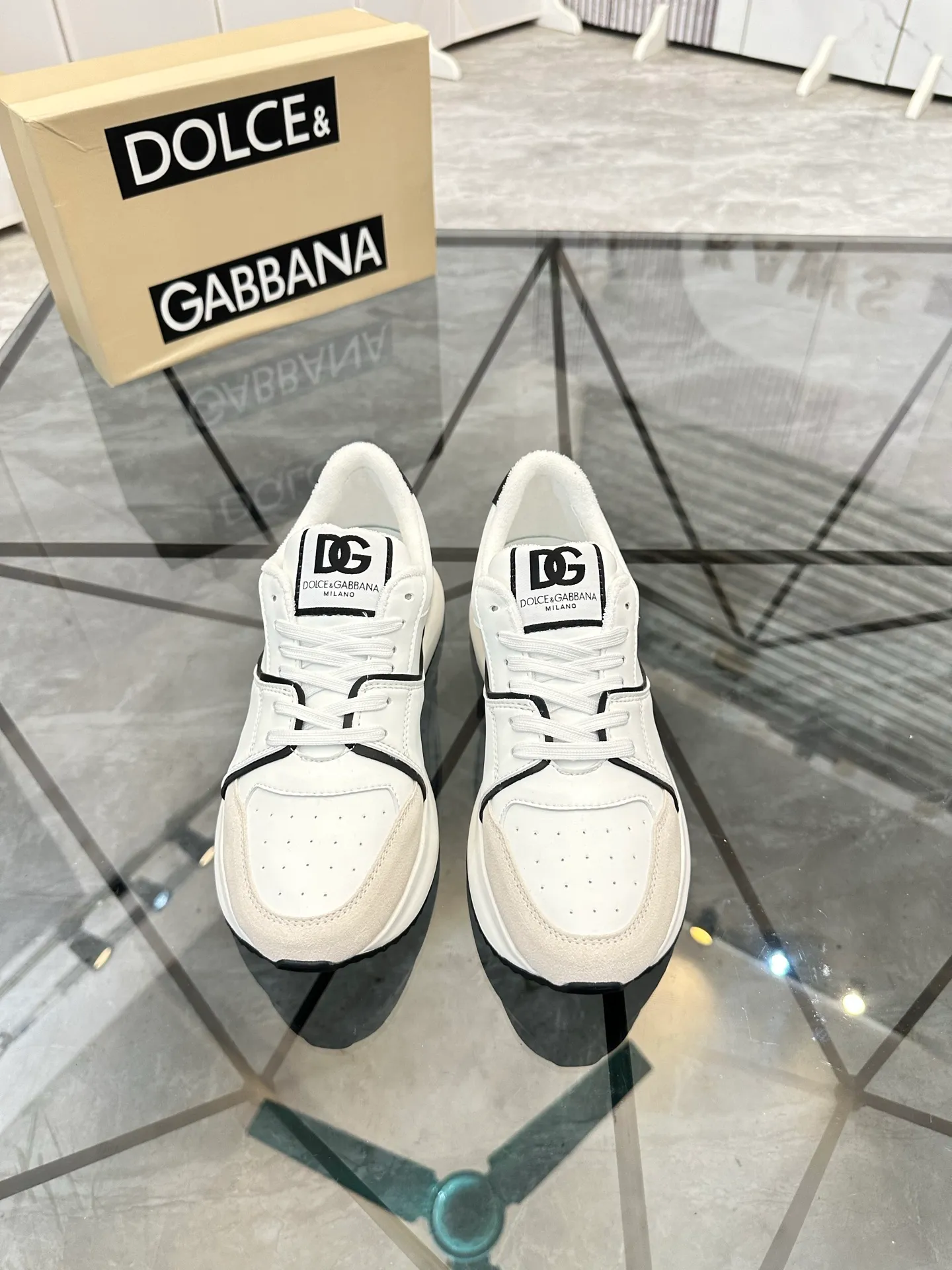 Selling men's shoes 💰: 💰P480¥ Product trademark: DG* "Dolce & Gabbana*" low-top casual shoes Regular size: 38-45 (can be customized to 46) Product material: imported cowhide upper, breathable lining, original outsole. Number: 803